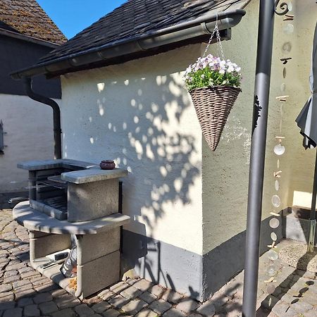 Moselperle- Urlaub Im Historischen Fachwerkhaeuschen Apartamento Bullay Exterior foto