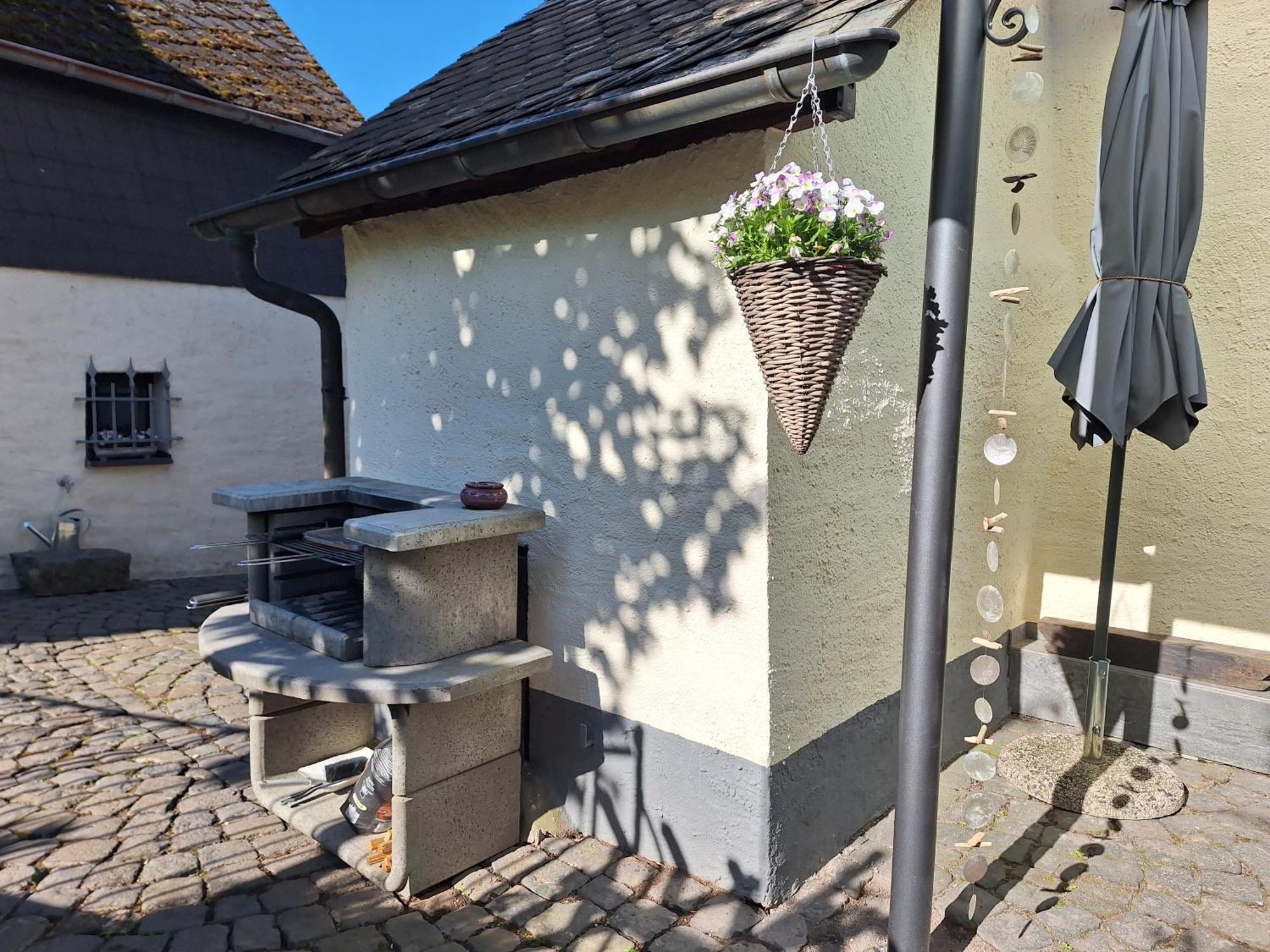 Moselperle- Urlaub Im Historischen Fachwerkhaeuschen Apartamento Bullay Exterior foto